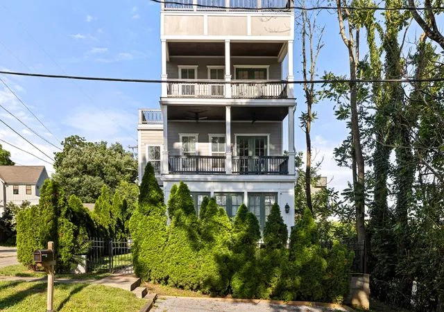 Photo 1 of Single family home for sale at 805 South 19th St, Nashville, TN 37206 | MLS# 3233717 | Listing updated on 2026-08-31