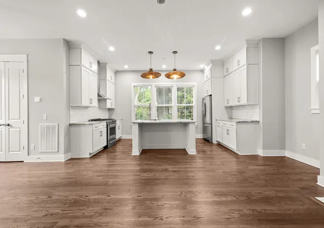 Photo 4 of Single family home for sale at 805 South 19th St, Nashville, TN 37206 | MLS# 3233717 | Listing updated on 2026-08-31