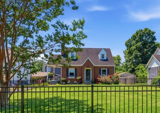 2nd image of 1003 Graybar Ln, Nashville, TN 37204 | MLS# 3242429