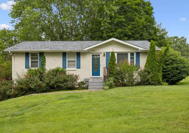 Homes for sale in Greenbrier, TN | 1008 Mayes Dr, Greenbrier, TN 37073 | MLS# 3233859