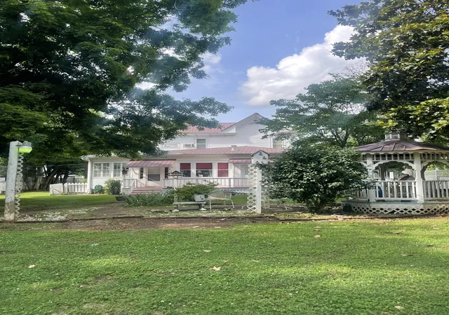 Photo 3 of Single family home for sale at 213 Pulaski St, Lawrenceburg, TN 38464 | MLS# 3234172 | Listing updated on 2026-09-19