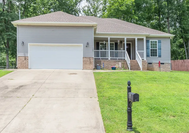 Homes for sale in Shelbyville, TN | 107 Doak St, Shelbyville, TN 37160 | MLS# 3245351