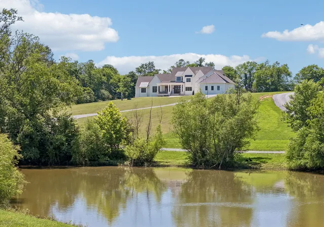 Photo 2 of Single family home for sale at 197e Bugg Holw Rd, Gallatin, TN 37066 | MLS# 3246245 | Listing updated on 2026-09-25