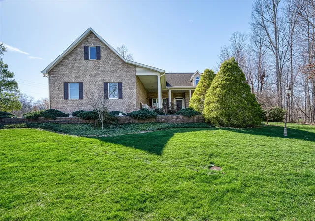Photo 1 of Single family home for sale at 141 Mountain View Dr, Crossville, TN 38558 | MLS# 3233923 | Listing updated on 2026-06-14