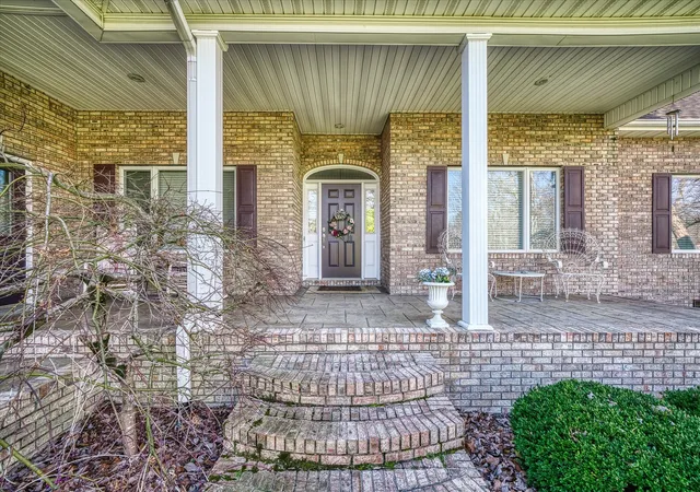 Photo 2 of Single family home for sale at 141 Mountain View Dr, Crossville, TN 38558 | MLS# 3233923 | Listing updated on 2026-06-14