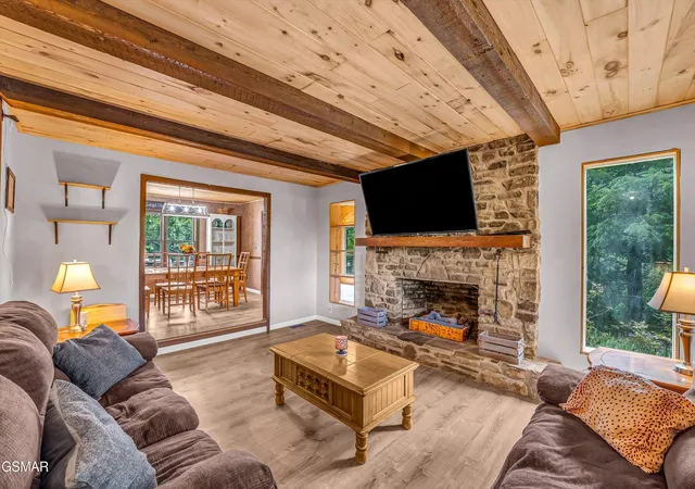 Photo 2 of Single family home for sale at 1131 Lindsey Dr, Sevierville, TN 37876 | MLS# 3270056 | Listing updated on 2026-09-20
