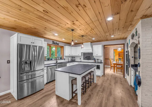 Photo 3 of Single family home for sale at 1131 Lindsey Dr, Sevierville, TN 37876 | MLS# 3270056 | Listing updated on 2026-09-20