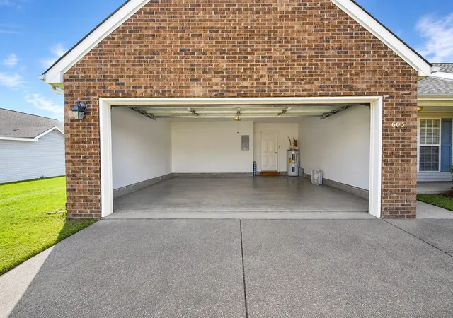 Photo 3 of Sale Pending at 605 Seaford Ct, Smyrna, TN 37167 | MLS# 3234746 | Listing updated on 2026-09-04