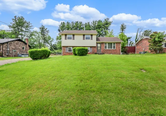 Photo 3 of Single family home for sale at 309 Dale Ter, Clarksville, TN 37042 | MLS# 3234016 | Listing updated on 2026-10-11
