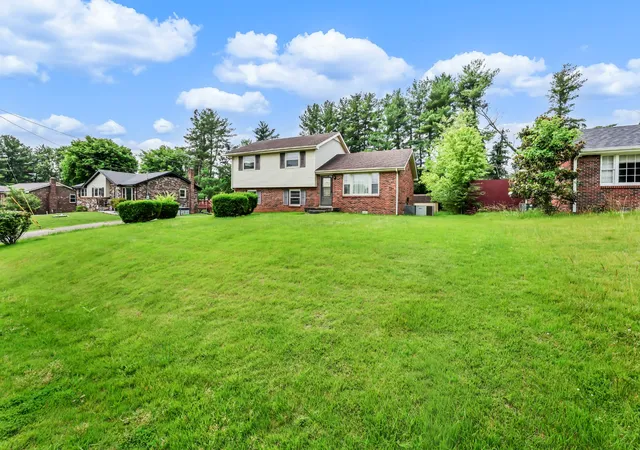 Photo 4 of Single family home for sale at 309 Dale Ter, Clarksville, TN 37042 | MLS# 3234016 | Listing updated on 2026-10-11