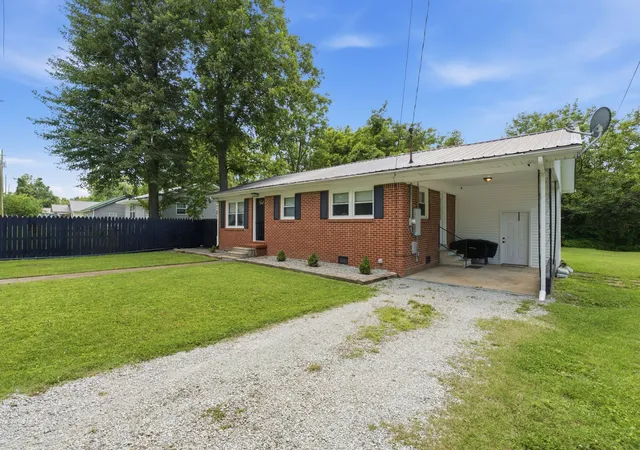 2nd image of 226 N Pine St, Hohenwald, TN 38462 | MLS# 3244843