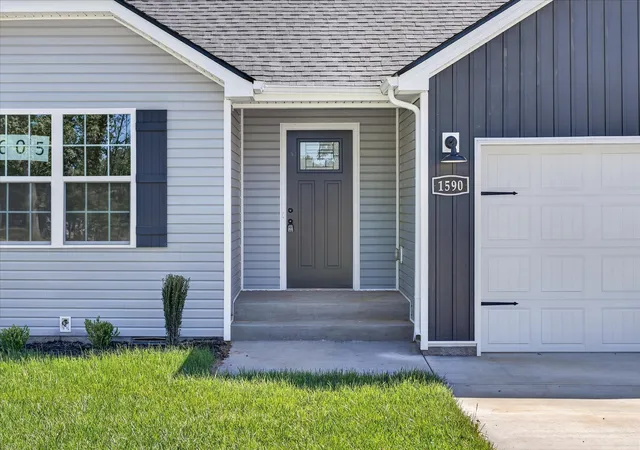 Photo 4 of Single family home for sale at 325 Tisha Ct, Clarksville, TN 37042 | MLS# 3234850 | Listing updated on 2026-09-26