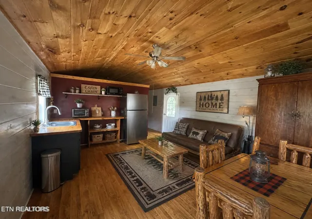 Photo 4 of Single family home for sale at 111 Stone St, Crossville, TN 38572 | MLS# 3234051 | Listing updated on 2026-08-25
