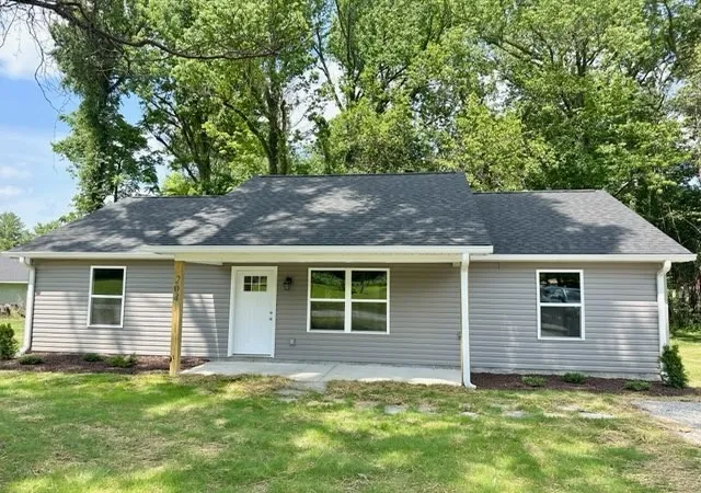 1st image of 204 E Peter Ave, Monterey, TN 38574 | MLS# 3234059