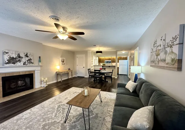 Listing Photo 4 - Condo for sale in building located at 317 Vlg Ln W, Dickson, TN 37055