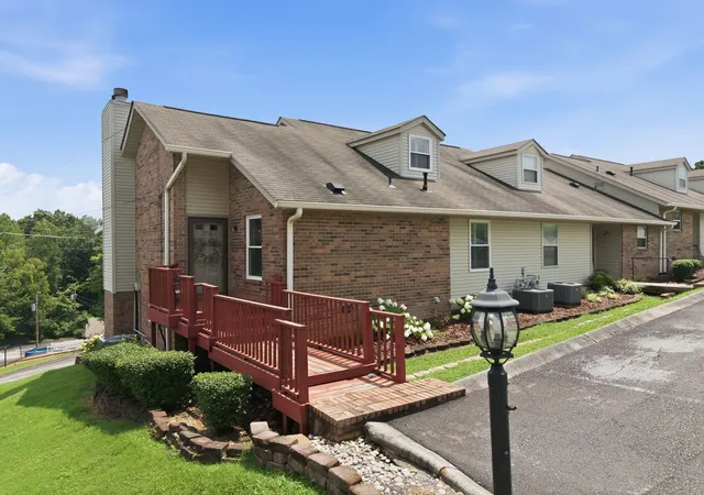 Homes for sale in Dickson, TN | 204 Village Cir W, Dickson, TN 37055 | MLS# 3242777
