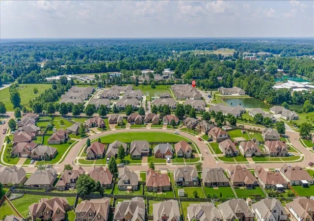 Listing Photo 4 - Condo for sale in building located at 3036 Wiltshire Cv, Bartlett, TN 38133