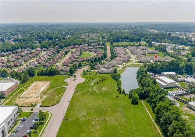 Listing Photo 5 - Condo for sale in building located at 3036 Wiltshire Cv, Bartlett, TN 38133