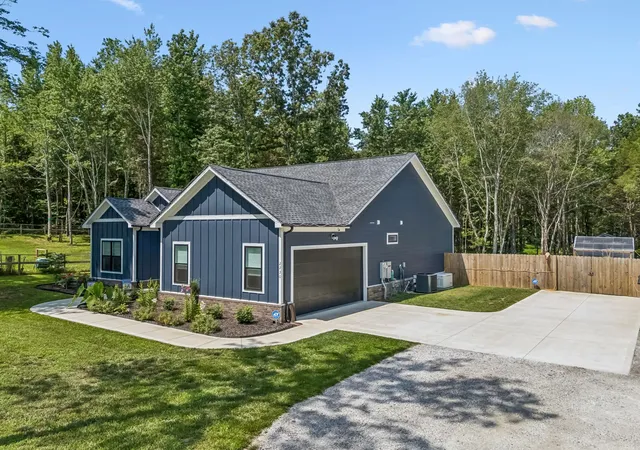 Photo 1 of Single family home for sale at 2230 Highway 48, Clarksville, TN 37040 | MLS# 3239732 | Listing updated on 2026-09-12