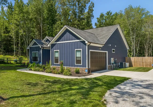Photo 4 of Single family home for sale at 2230 Highway 48, Clarksville, TN 37040 | MLS# 3239732 | Listing updated on 2026-09-12