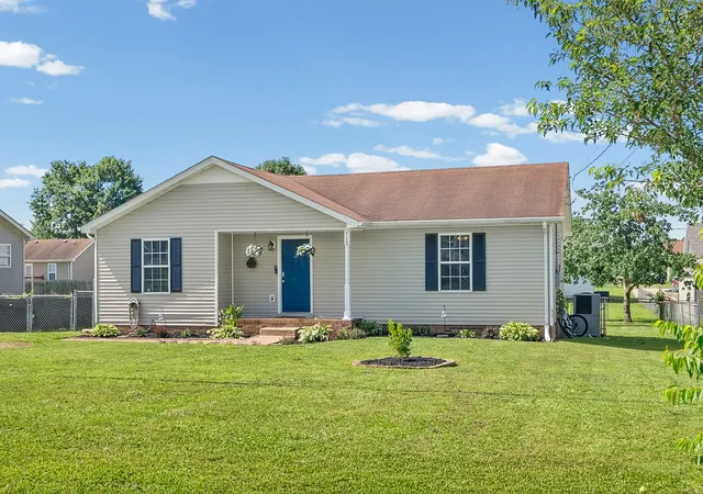 Homes for sale in Oak Grove, KY | 712 Carbondale Dr, Oak Grove, KY 42262 | MLS# 3245428