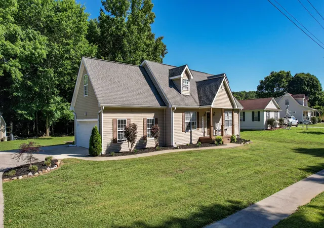 Photo 3 of Single family home for sale at 230 Lyles Rd Se, Cleveland, TN 37323 | MLS# 3234269 | Listing updated on 2026-08-19