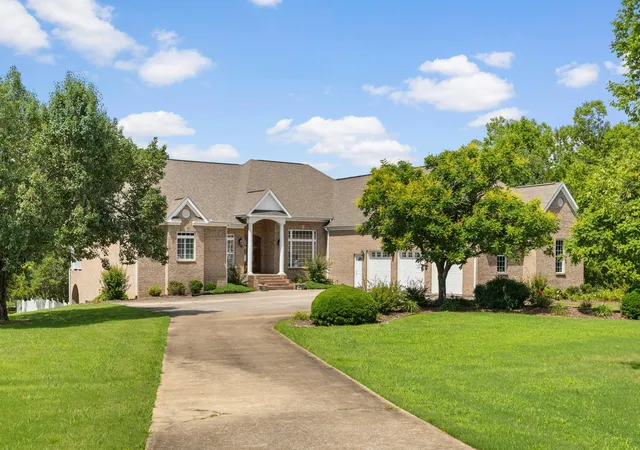 Homes for sale in Florence, AL | 101 E Meadow Hill Dr, Florence, AL 35633 | MLS# 3234300