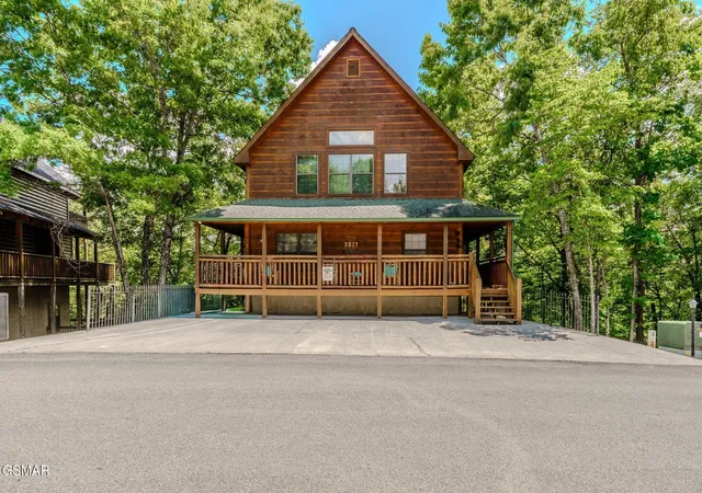Photo 1 of Single family home for sale at 3517 Sand Ridge Way, Pigeon Forge, TN 37863 | MLS# 3278290 | Listing updated on 2026-09-17
