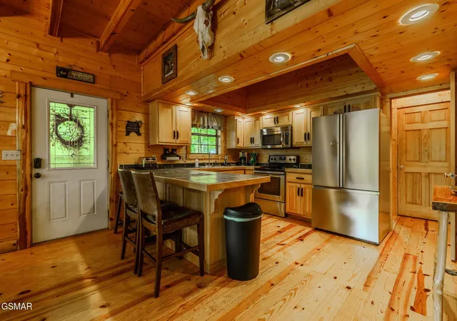 Photo 4 of Single family home for sale at 3517 Sand Ridge Way, Pigeon Forge, TN 37863 | MLS# 3278290 | Listing updated on 2026-09-17