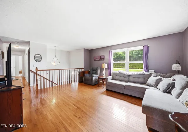 2nd image of 236 Royal Dr, Kingsport, TN 37663 | MLS# 3234349