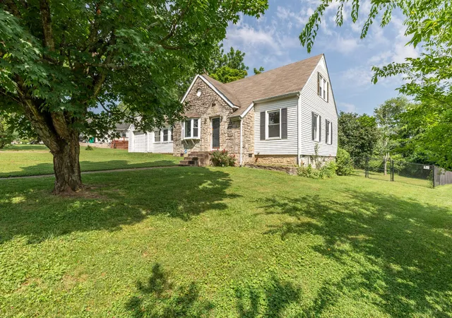 Homes for sale in Lewisburg, TN | 764 Maple St, Lewisburg, TN 37091 | MLS# 3264317