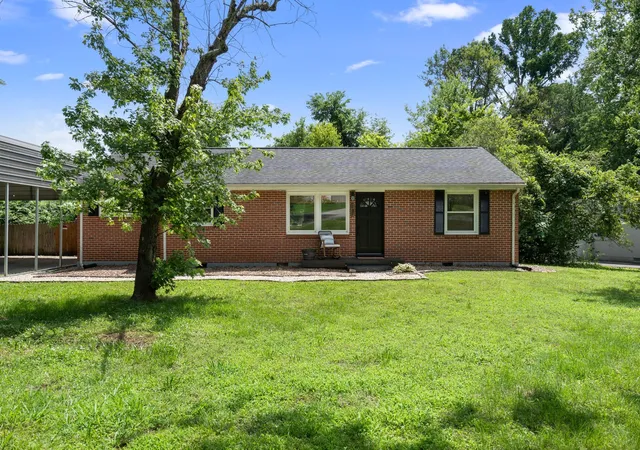 Photo 2 of Single family home for sale at 201 Pleasant Dr, Columbia, TN 38401 | MLS# 3234688 | Listing updated on 2026-09-02