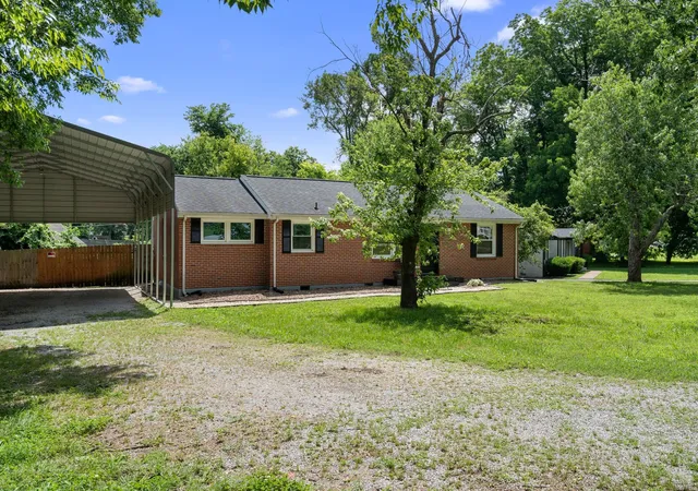 Photo 3 of Single family home for sale at 201 Pleasant Dr, Columbia, TN 38401 | MLS# 3234688 | Listing updated on 2026-09-02