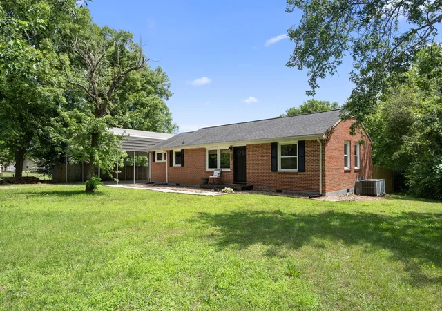 Photo 3 of Single family home for sale at 201 Pleasant Dr, Columbia, TN 38401 | MLS# 3234688 | Listing updated on 2026-09-02