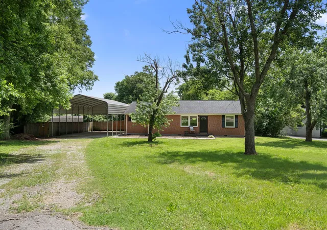 Photo 4 of Single family home for sale at 201 Pleasant Dr, Columbia, TN 38401 | MLS# 3234688 | Listing updated on 2026-09-02