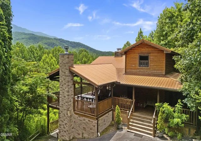 2nd image of 4750 Townsend Dr, Gatlinburg, TN 37738 | MLS# 3307499