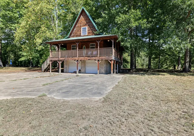 Photo 3 of Single family home for sale at 82 N Olivia Ln, Lawrenceburg, TN 38464 | MLS# 3611521 | Listing updated on 2026-10-11