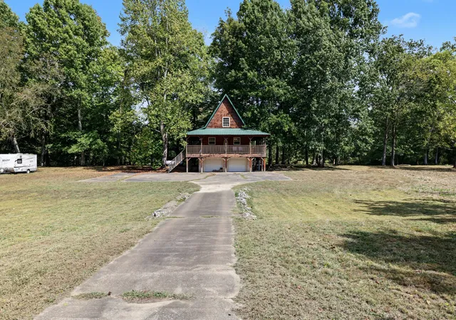 Photo 3 of Single family home for sale at 82 N Olivia Ln, Lawrenceburg, TN 38464 | MLS# 3611521 | Listing updated on 2026-10-11