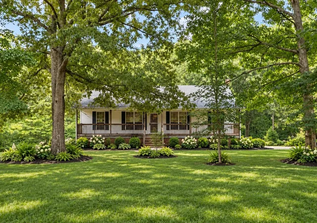 Photo 1 of Single family home for sale at 414 Valleywood Dr, Dickson, TN 37055 | MLS# 3320074 | Listing updated on 2026-09-27