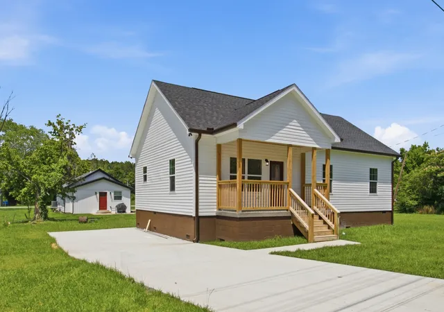 Homes for sale in Waverly, TN | 209 Armstrong St, Waverly, TN 37185 | MLS# 3246772