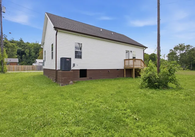 Homes for sale in Waverly, TN | 209 Armstrong St, Waverly, TN 37185 | MLS# 3246772