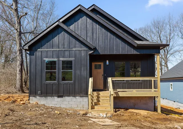 Photo 1 of Single family home for sale at 907 N Chamberlain Ave, Chattanooga, TN 37406 | MLS# 3337148 | Listing updated on 2026-08-17