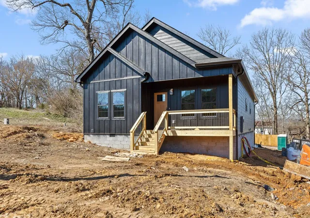 Photo 2 of Single family home for sale at 907 N Chamberlain Ave, Chattanooga, TN 37406 | MLS# 3337148 | Listing updated on 2026-08-17