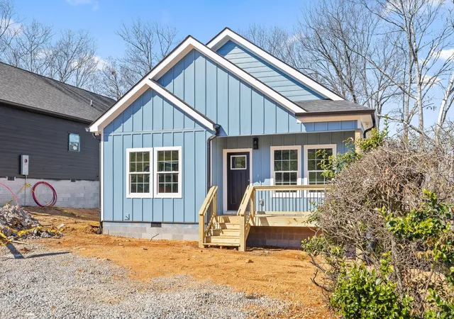 Photo 3 of Single family home for sale at 907 N Chamberlain Ave, Chattanooga, TN 37406 | MLS# 3337148 | Listing updated on 2026-08-17