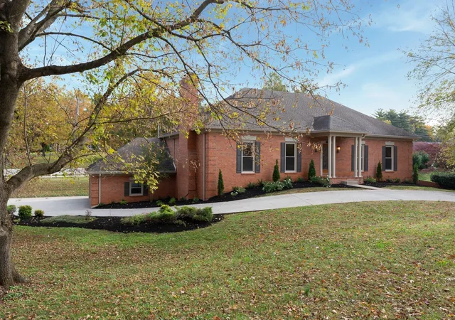 Photo 3 of Single family home for sale at 1419 Ascot Close, Murfreesboro, TN 37130 | MLS# 3239583 | Listing updated on 2026-09-21