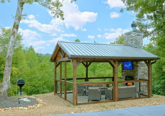 Photo 3 of Sale Pending at 1815 Deer Hvn Rd, Sevierville, TN 37876 | MLS# 3510486 | Listing updated on 2026-09-15