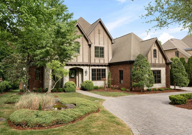 Photo 2 of Mansion for sale at 517 Excalibur Ct, Franklin, TN 37067 | MLS# 3526835 | Listing updated on 2026-08-28