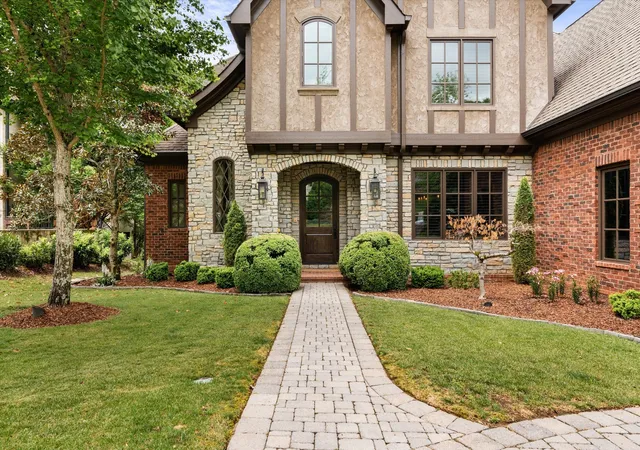 Photo 3 of Mansion for sale at 517 Excalibur Ct, Franklin, TN 37067 | MLS# 3526835 | Listing updated on 2026-08-28