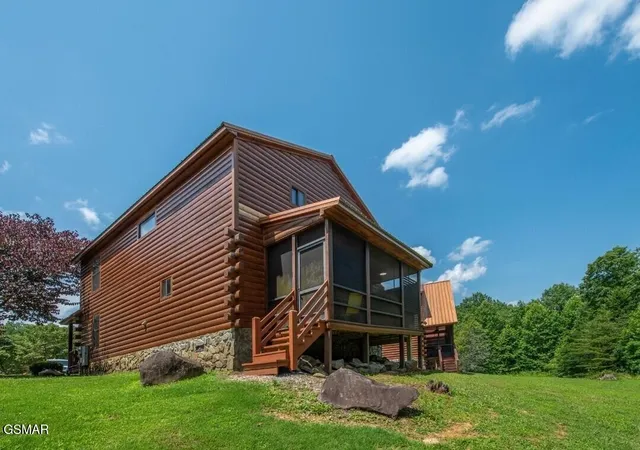 Photo 2 of Single family home for sale at 156 White Oak Resort Way, Gatlinburg, TN 37738 | MLS# 3270194 | Listing updated on 2026-09-19