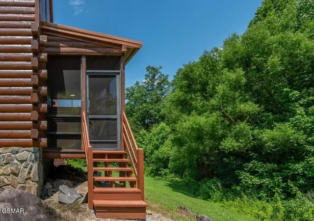 Photo 3 of Single family home for sale at 156 White Oak Resort Way, Gatlinburg, TN 37738 | MLS# 3270194 | Listing updated on 2026-09-19